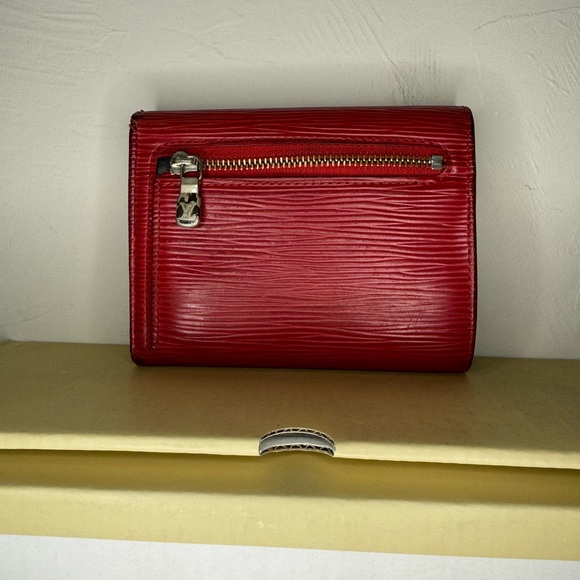 LOUIS VUITTON
Epi Koala Wallet Rouge - Picture 2 of 3